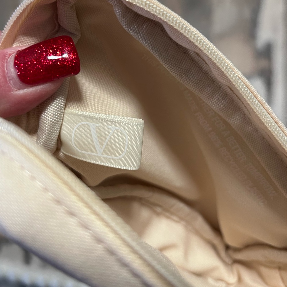 Brand New Authentic Valentino Cream Cosmetic Bag - Picture 6 of 8